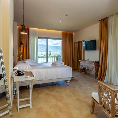 Elysian Luxury Hotel And Spa Каламата Екстер'єр фото