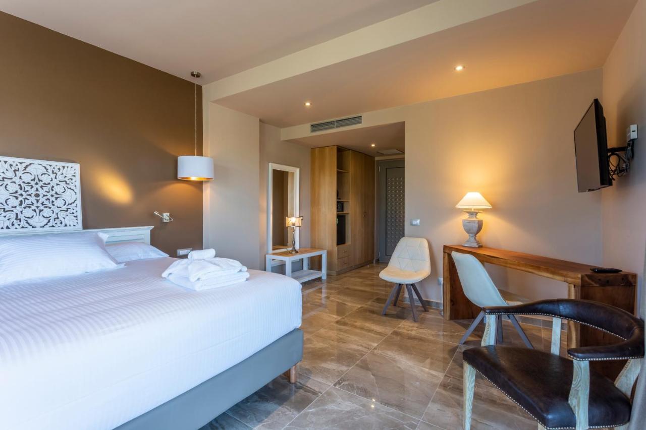 Elysian Luxury Hotel And Spa Каламата Екстер'єр фото